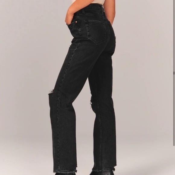 Abercrombie & Fitch Ultra High Rise 90’s Straight Jean - Picture 4 of 10